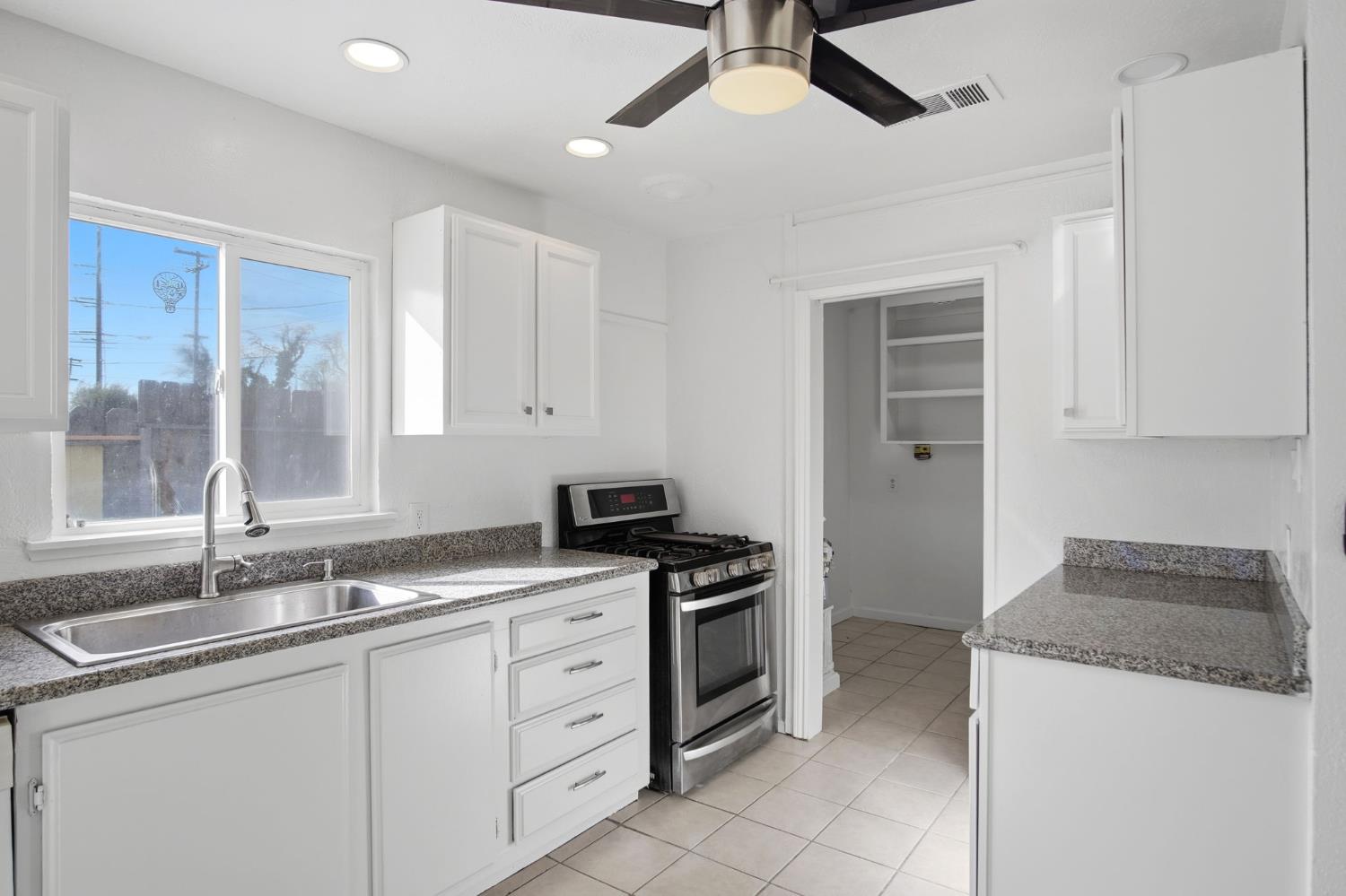 820 Hawthorne Avenue Modesto, CA 95350 - Photo 12 of 21