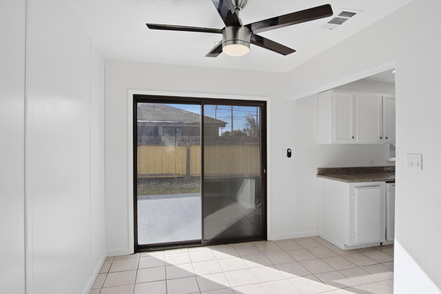 820 Hawthorne Avenue Modesto, CA 95350 - Photo 13 of 21