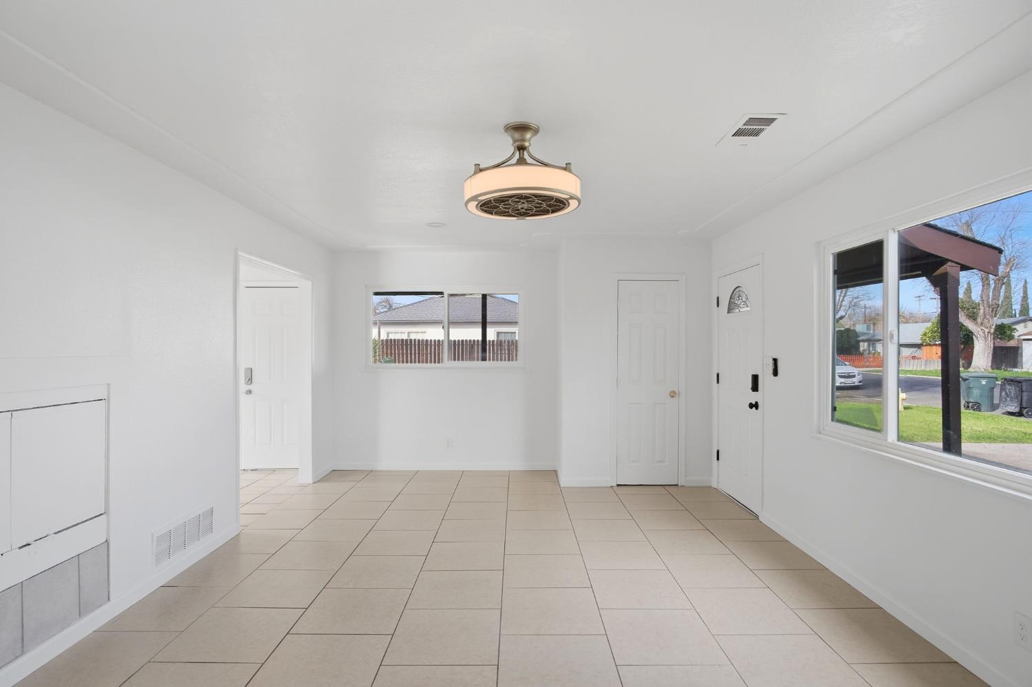 820 Hawthorne Avenue Modesto, CA 95350 - Photo 7 of 21