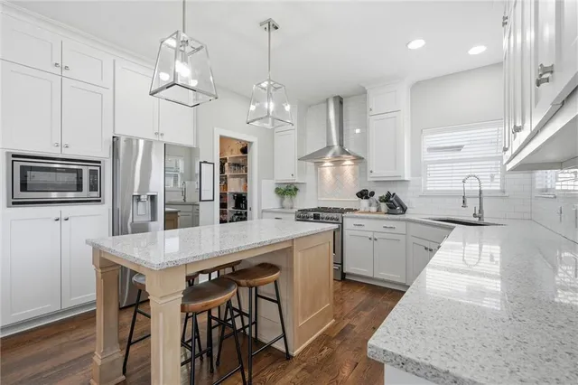 $619,900 | 310 South Mesquite Street, Olathe, KS 66061