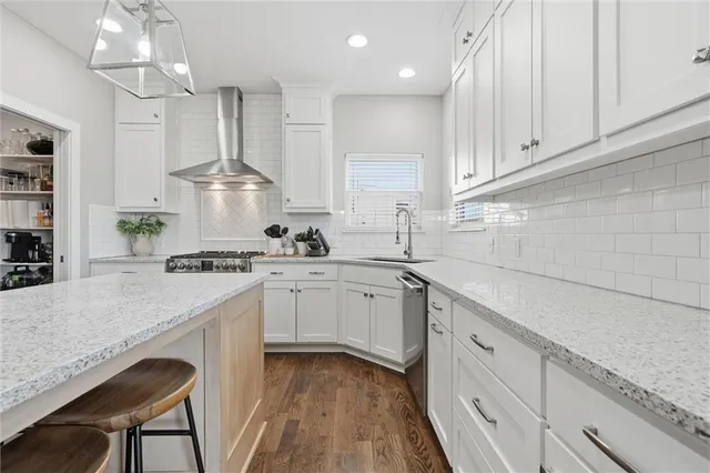 $619,900 | 310 South Mesquite Street, Olathe, KS 66061