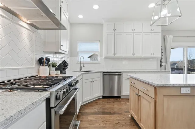 $619,900 | 310 South Mesquite Street, Olathe, KS 66061