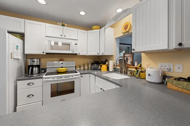 $306,900 | 75 Lakewood Pines, Unit 20, Bristol, NH 03222