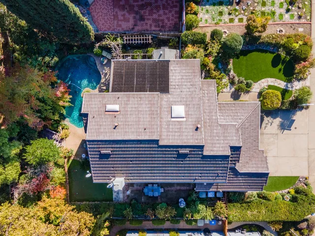 a backyard with table and chairs plants and tree