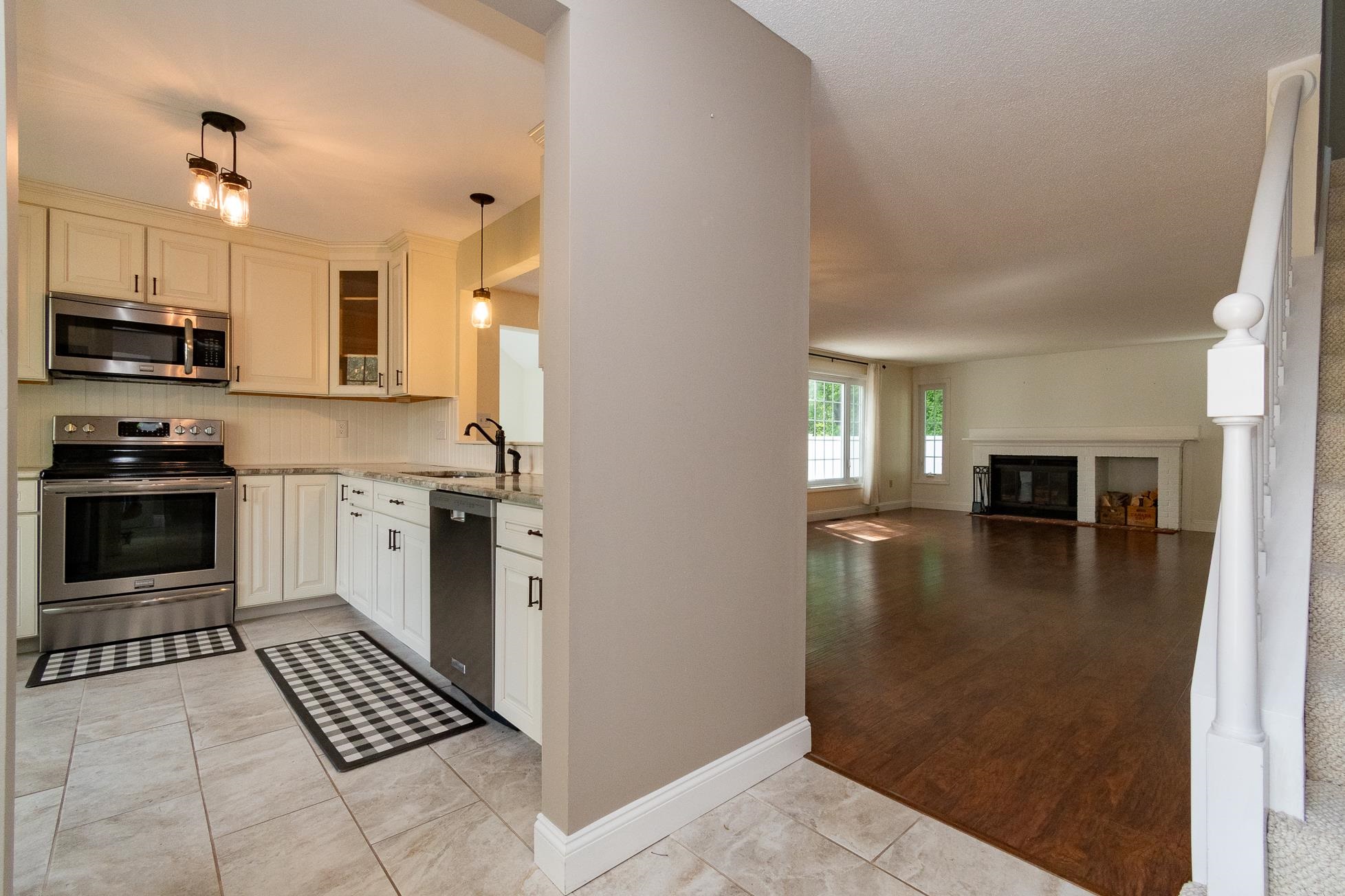 152 Straw Hill Road Manchester, NH 03104 - Photo 5 of 40