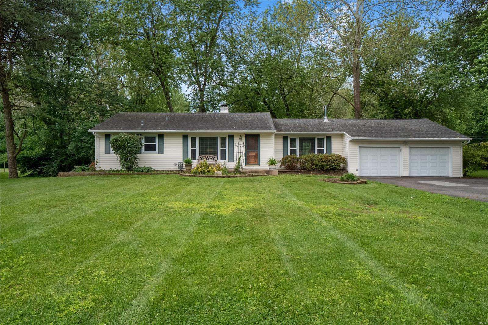 144 Brookside Lane Ballwin, MO 63021 - Photo 1 of 25 Gallery Image 1
