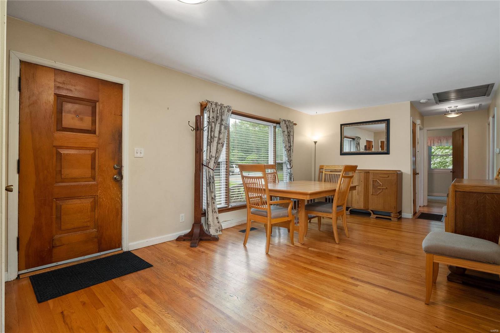 144 Brookside Lane Ballwin, MO 63021 - Photo 2 of 25 Gallery Image 2