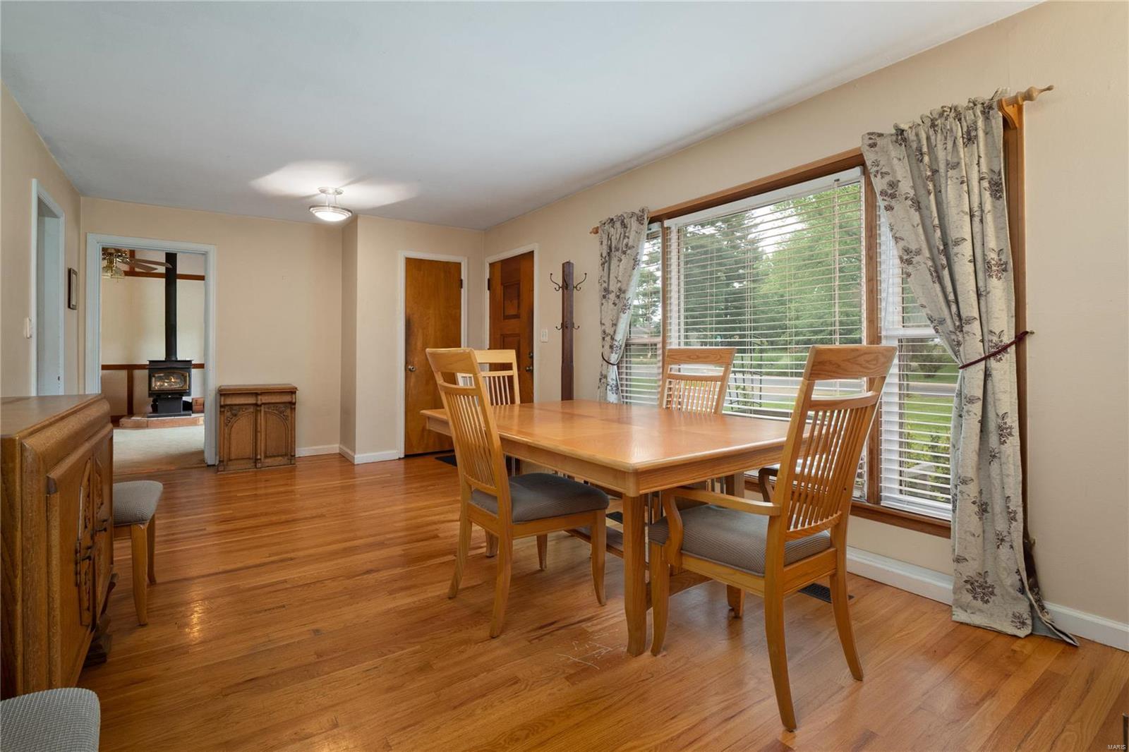 144 Brookside Lane Ballwin, MO 63021 - Photo 4 of 25 Gallery Image 4