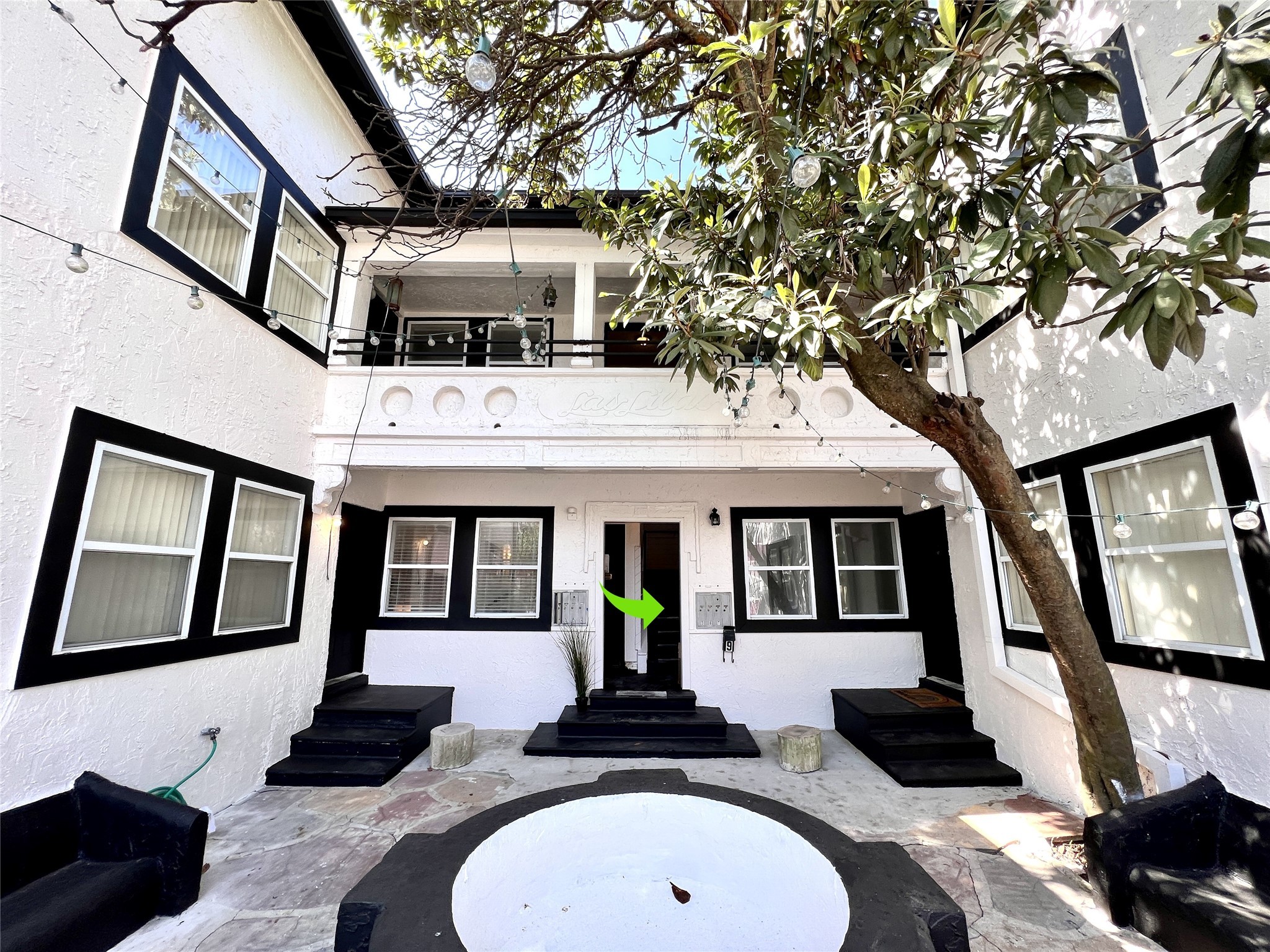 415 Fairview Street, Unit 4 Houston, TX 77006 - Photo 2 of 10 Charming courtyard for the residents to enjoy. Unit is on the first floor.
