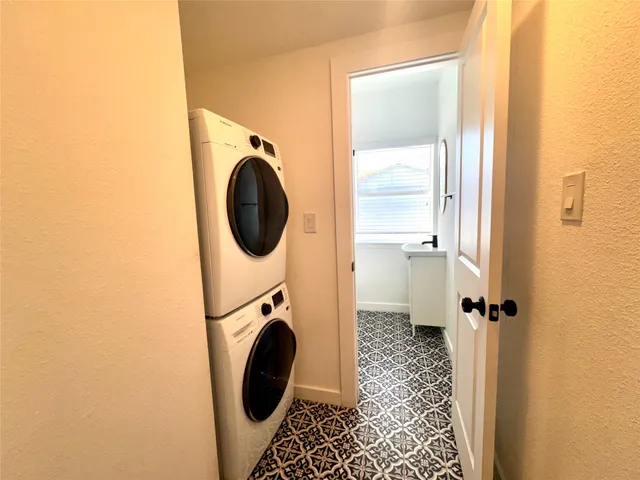 $1,250 | 415 Fairview Street, Unit 4, Houston, TX 77006