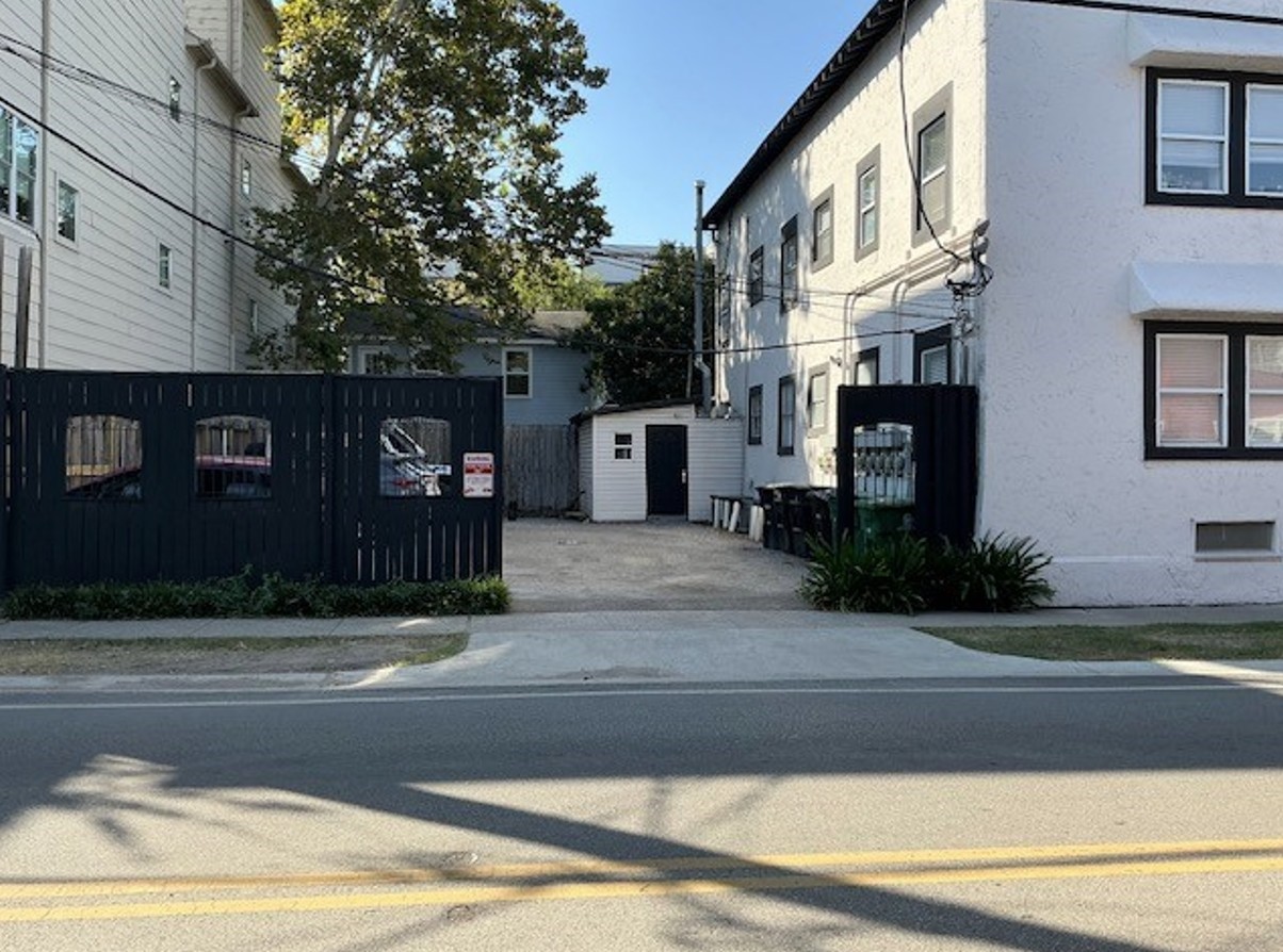 415 Fairview Street, Unit 4 Houston, TX 77006 - Photo 10 of 10 Rare off street parking lot for residents.