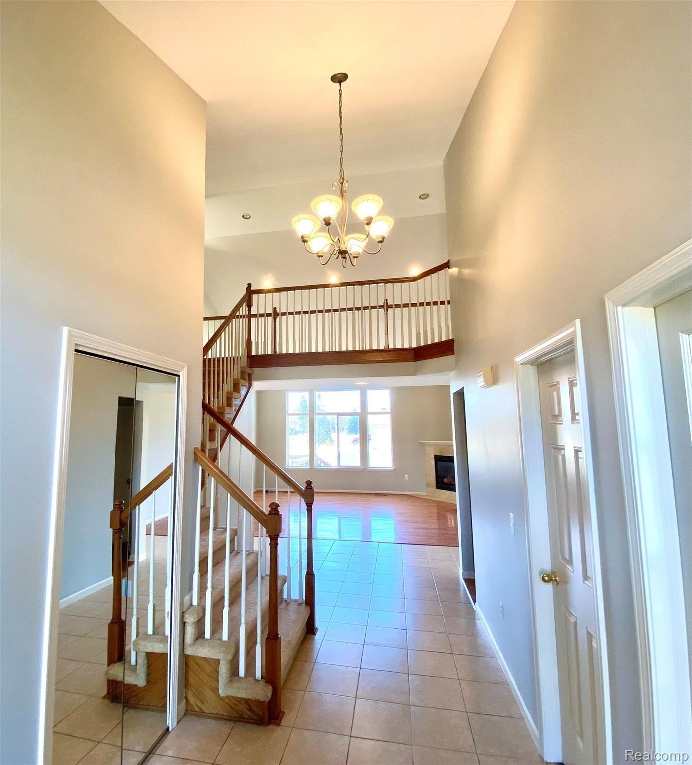 1703 Milverton Road Troy, MI 48083 - Photo 5 of 46 Front Entrance