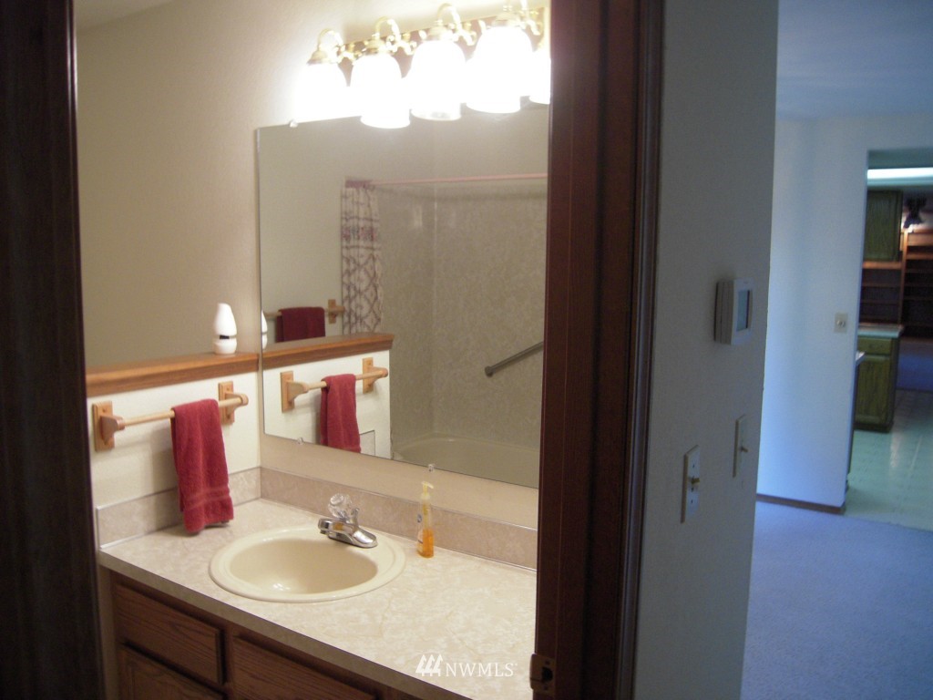 3907 Northeast 10th Street Renton, WA 98056 - Photo 14 of 20