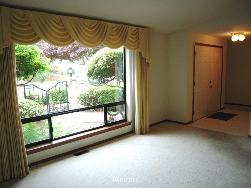 3907 Northeast 10th Street Renton, WA 98056 - Photo 3 of 20