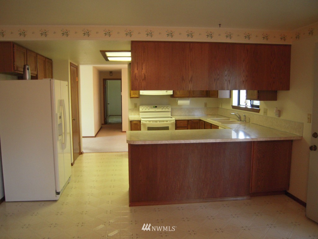 3907 Northeast 10th Street Renton, WA 98056 - Photo 5 of 20