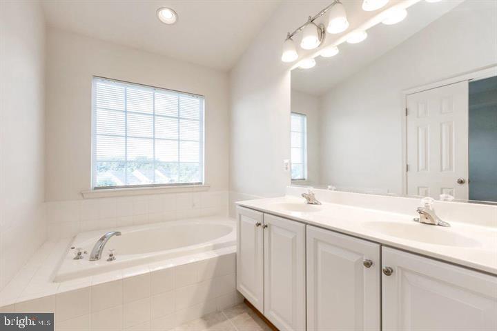 11843 Skylark Road Clarksburg, MD 20871 - Photo 16 of 31 a bathroom with a sink a large mirror and a bathtub