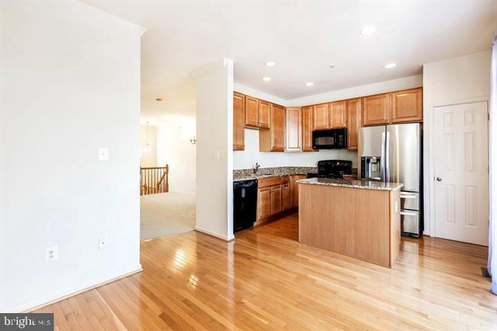 11843 Skylark Road Clarksburg, MD 20871 - Photo 8 of 31 a kitchen with granite countertop a refrigerator stove top oven and sink