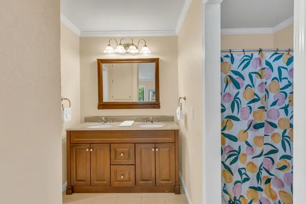 $299,999 | 7921 Arcade Lake Lane, Citrus Heights, CA 95610