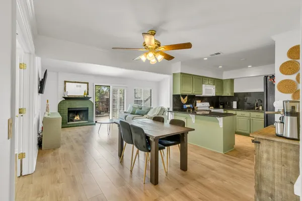 $299,999 | 7921 Arcade Lake Lane, Citrus Heights, CA 95610