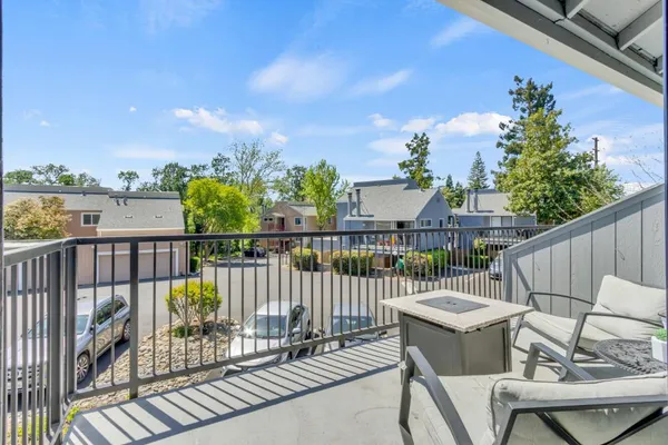 $299,999 | 7921 Arcade Lake Lane, Citrus Heights, CA 95610