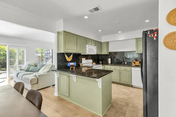 $299,999 | 7921 Arcade Lake Lane, Citrus Heights, CA 95610