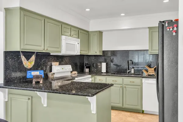 $299,999 | 7921 Arcade Lake Lane, Citrus Heights, CA 95610