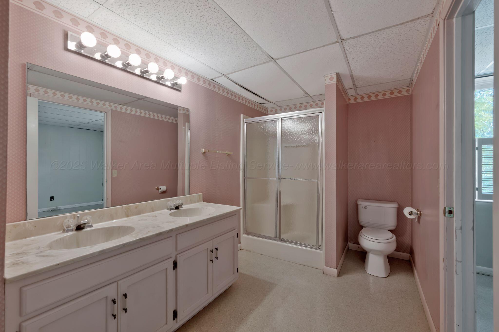 801 Excalibur Road Jasper, AL 35503 - Photo 34 of 49 Guest Bathroom