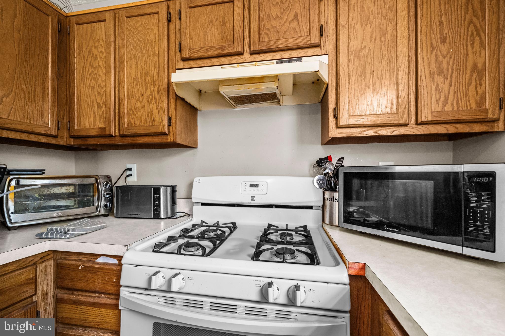 5818 Springfish Place Waldorf, MD 20603 - Photo 12 of 31 a white stove top oven sitting inside of a kitchen