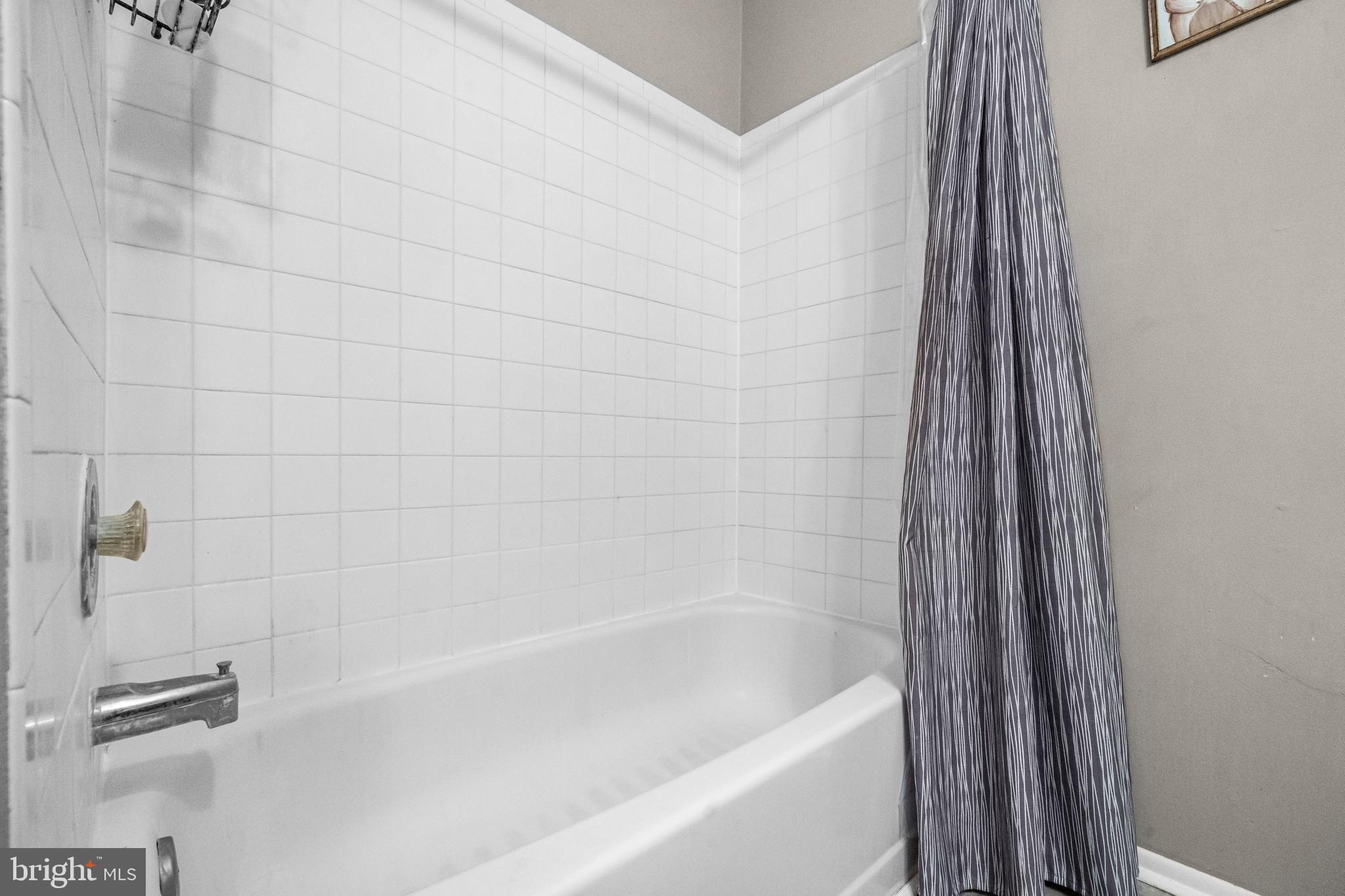 5818 Springfish Place Waldorf, MD 20603 - Photo 23 of 31 a bathroom with a bathtub