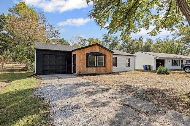 $250,000 | 1323 East 21st Street, Lawrence, KS 66046