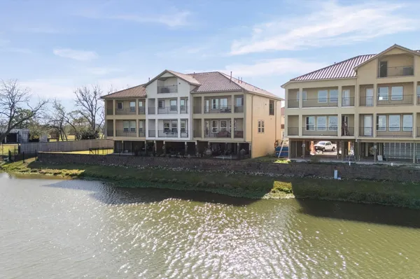 $495,000 | 41 Armand Shore Drive, Pasadena, TX 77058