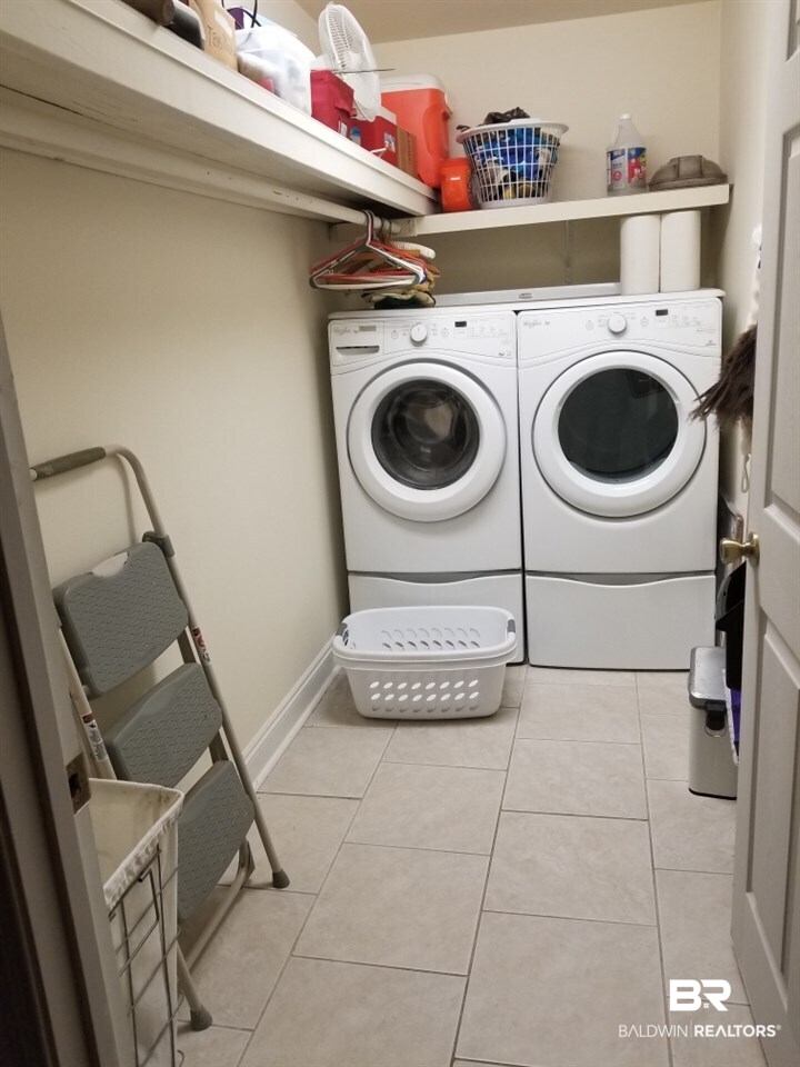 22691 Pineview Lane Foley, AL 36535 - Photo 13 of 26 Laundry