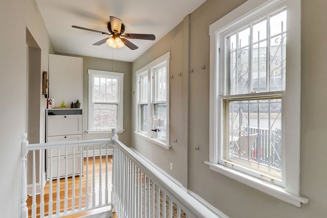 5626 North Ridge Avenue Chicago, IL 60660 - Photo 13 of 27 a view of an entryway