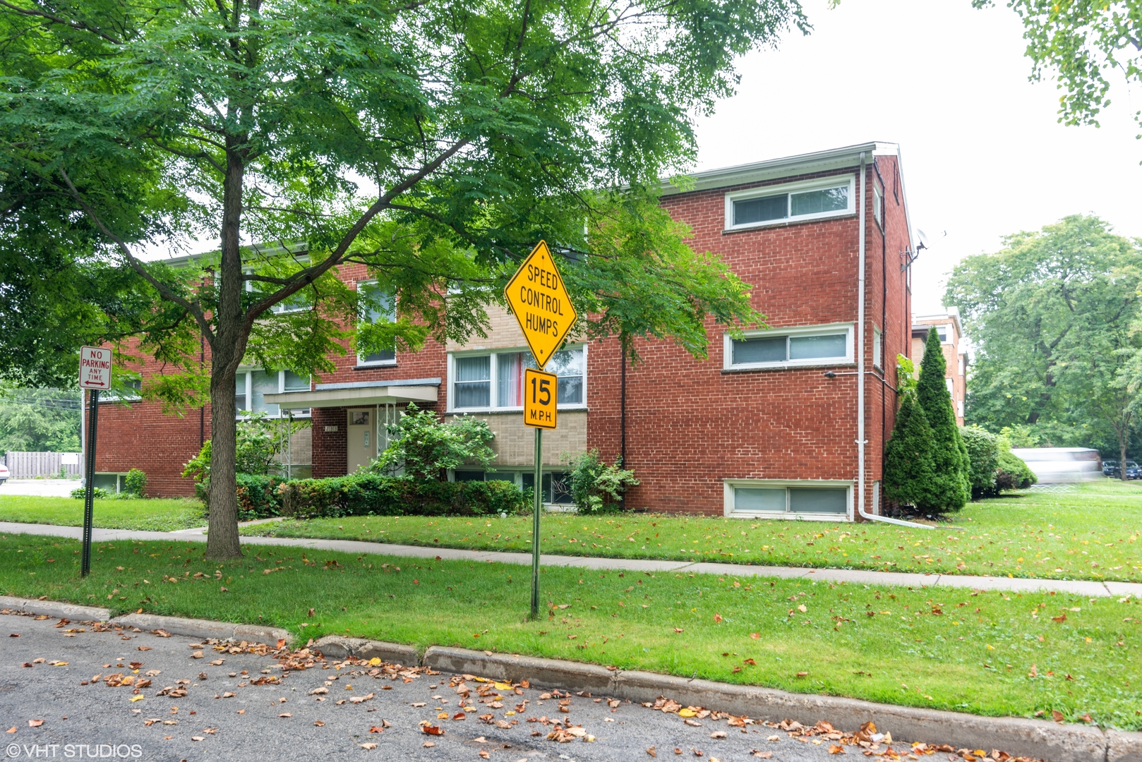 231 Callan Avenue, Unit 2N Evanston, IL 60202 - Photo 1 of 8 a front view of house with yard and green space