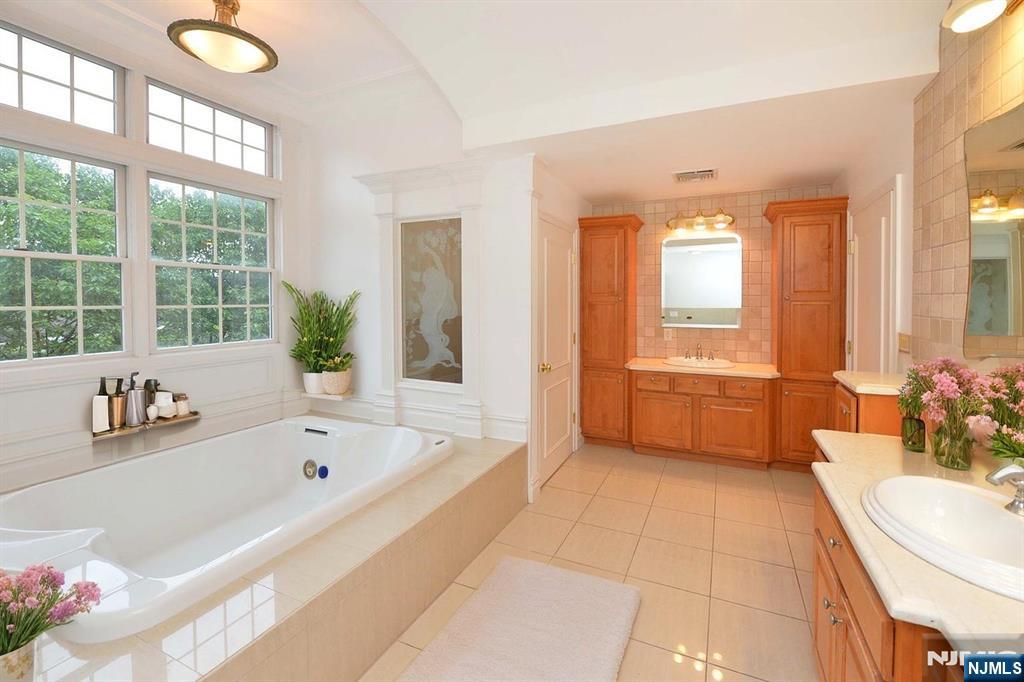 2186 Jones Road Fort Lee, NJ 07024 - Photo 18 of 27 a bathroom with a tub sink and mirror