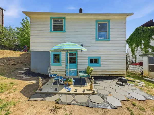 a view of a house with backyard and sitting area
