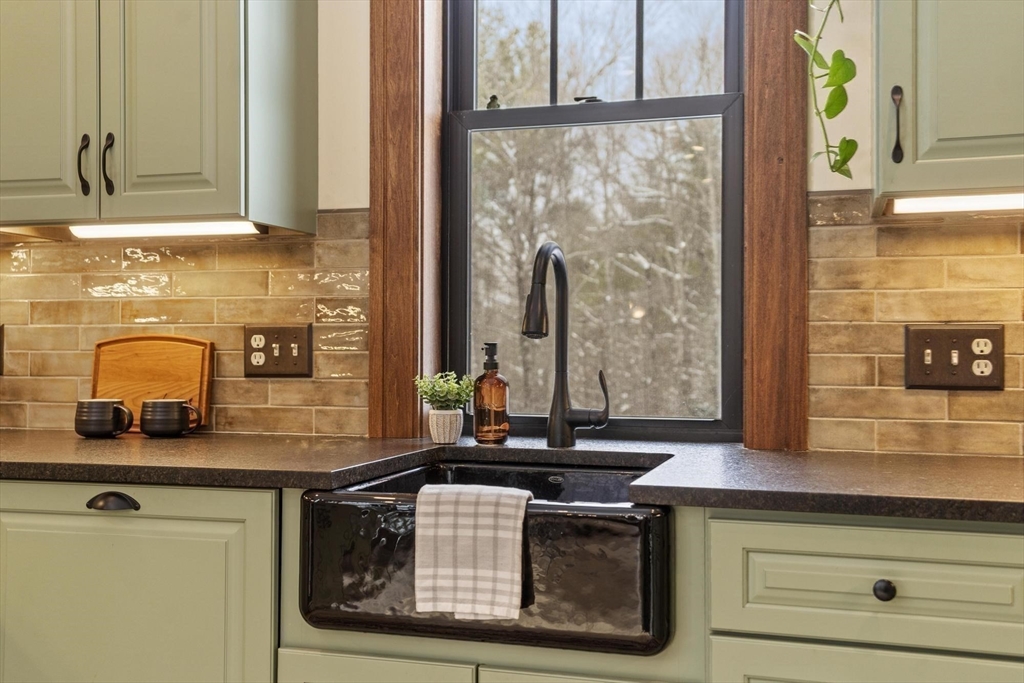 275 Crawford Road Oakham, MA 01068 - Photo 18 of 42