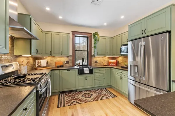 $550,000 | 275 Crawford Road, Oakham, MA 01068