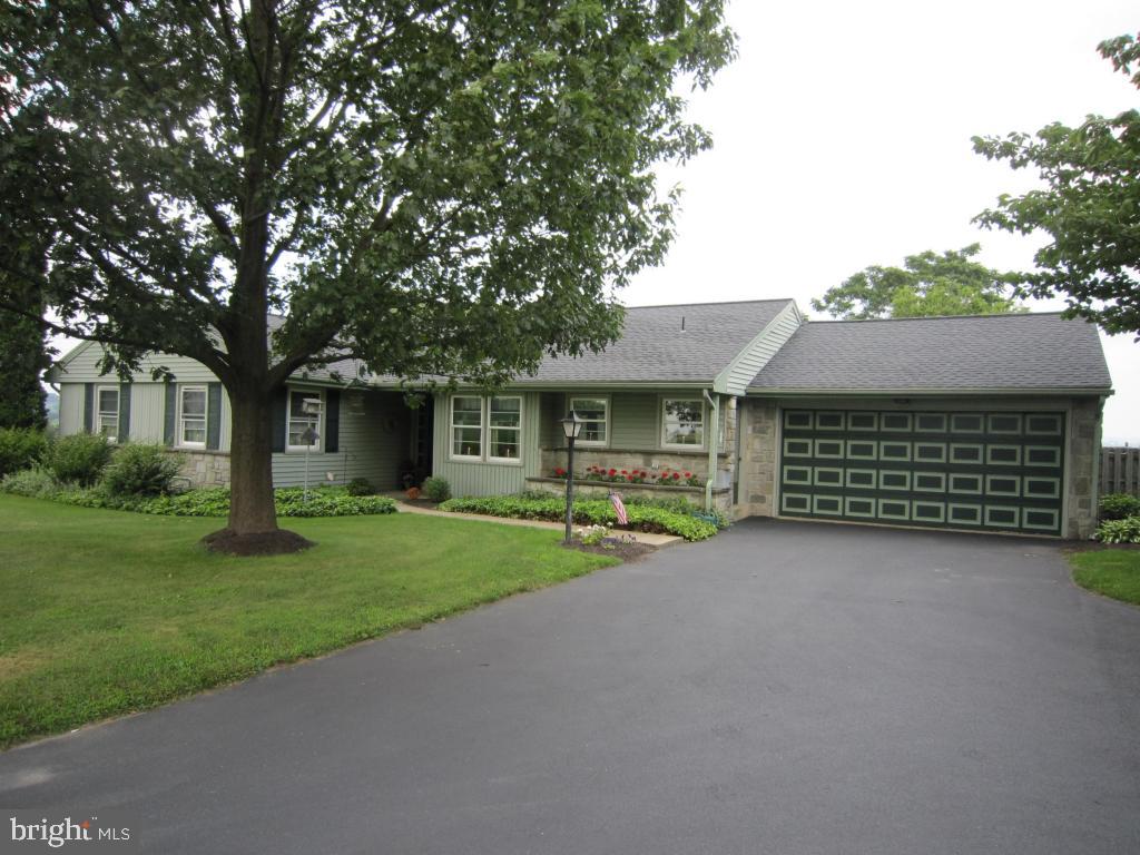 1219 East Newport Road Lititz, PA 17543 - Photo 2 of 23