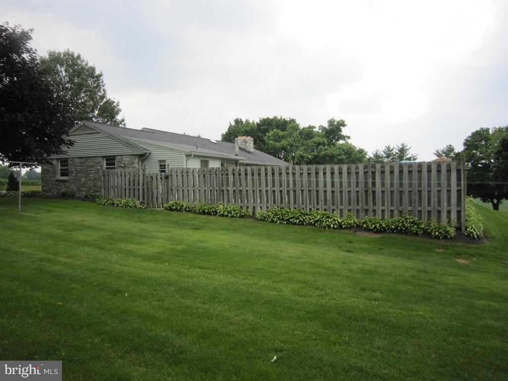 1219 East Newport Road Lititz, PA 17543 - Photo 3 of 23