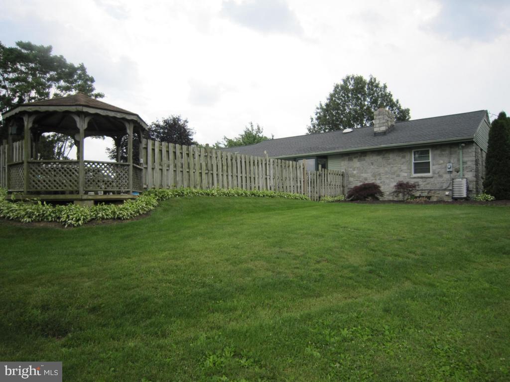 1219 East Newport Road Lititz, PA 17543 - Photo 4 of 23