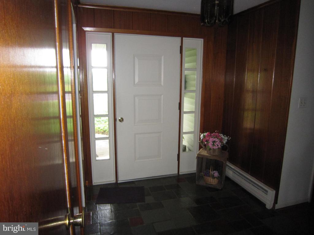 1219 East Newport Road Lititz, PA 17543 - Photo 5 of 23