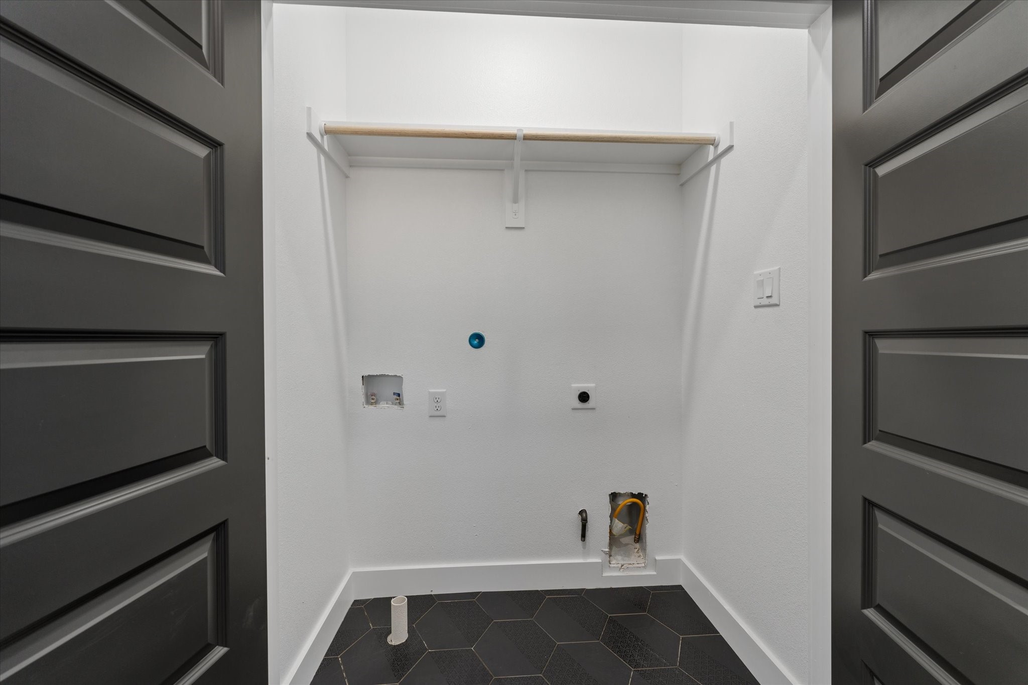 1010 Calvin Street Houston, TX 77088 - Photo 15 of 20 Utility area. Photos are from builders previously built model, same floor plan and finishes.