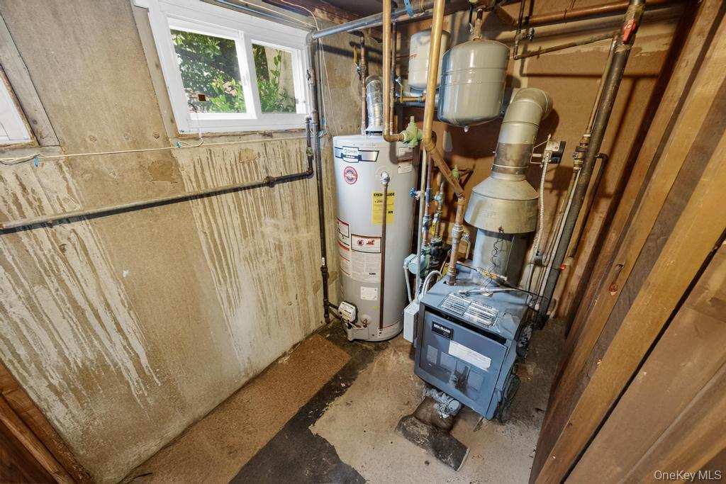 797 Caldwell Avenue Valley Stream, NY 11581 - Photo 30 of 45 Utilities featuring water heater