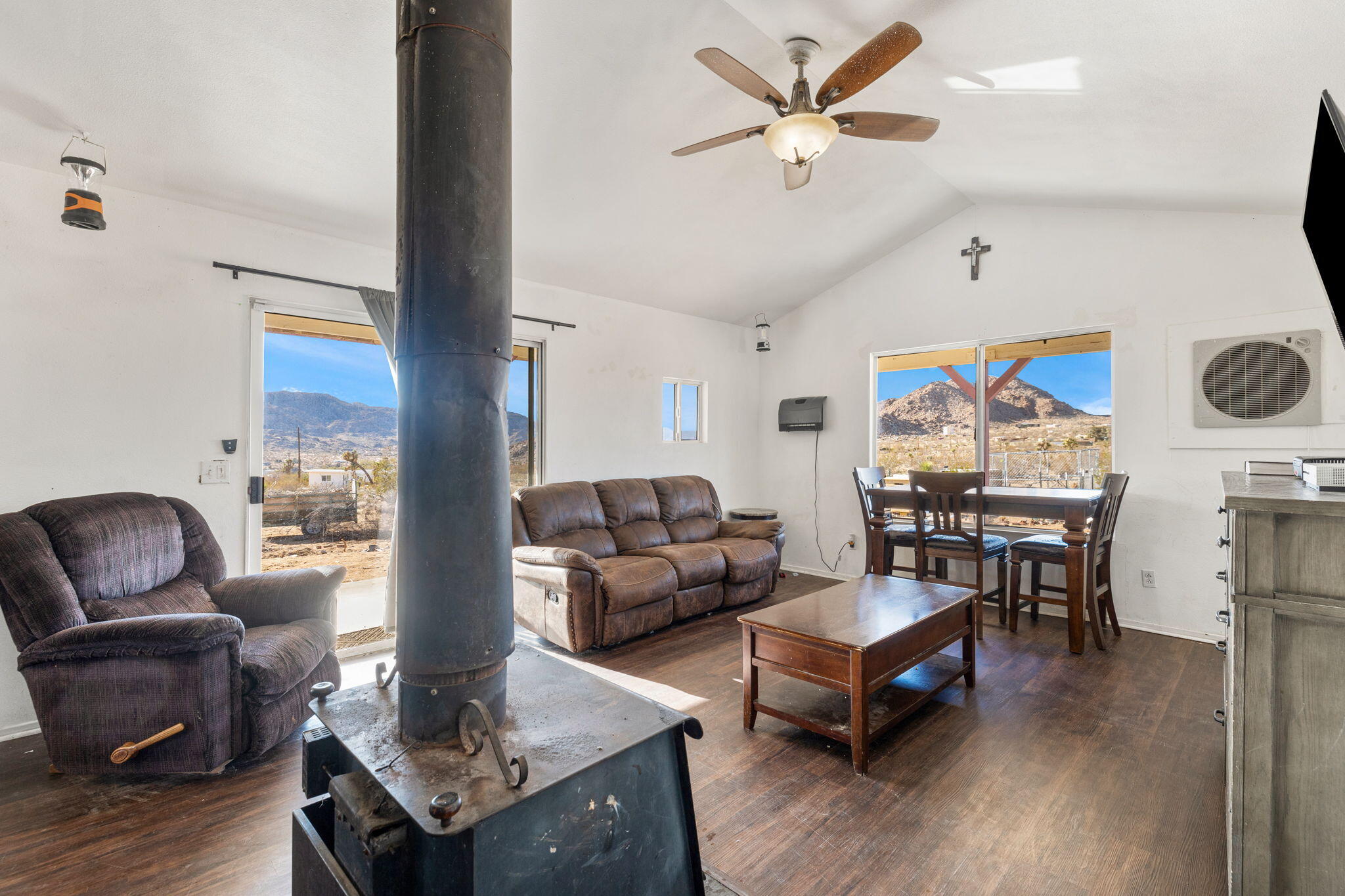 63466 Single Tree Road Joshua Tree, CA 92252 - Photo 7 of 62 35-web-or-mls-8M4A5035