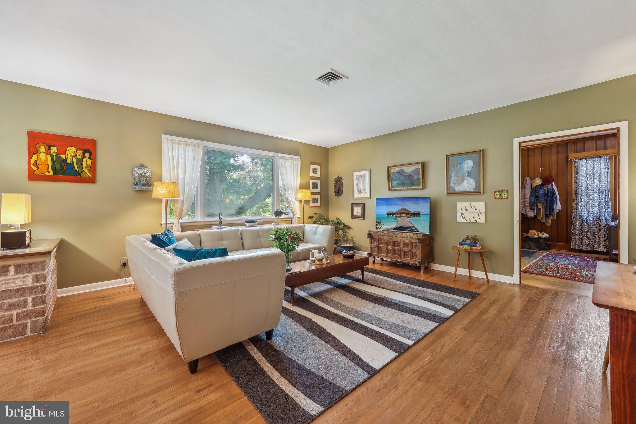 1130 River Road Ewing, NJ 08628 - Photo 15 of 53 Living Room