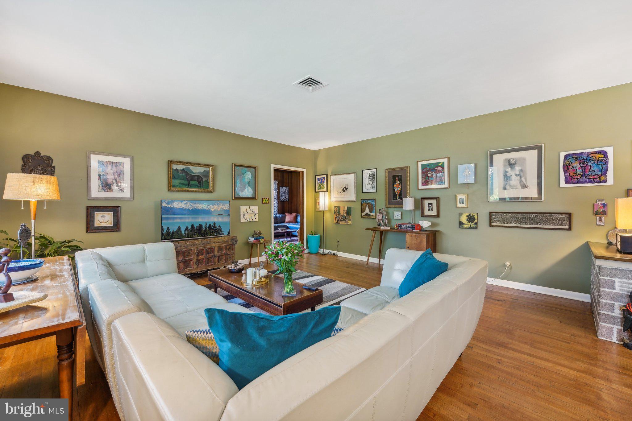 1130 River Road Ewing, NJ 08628 - Photo 16 of 53 Living Room