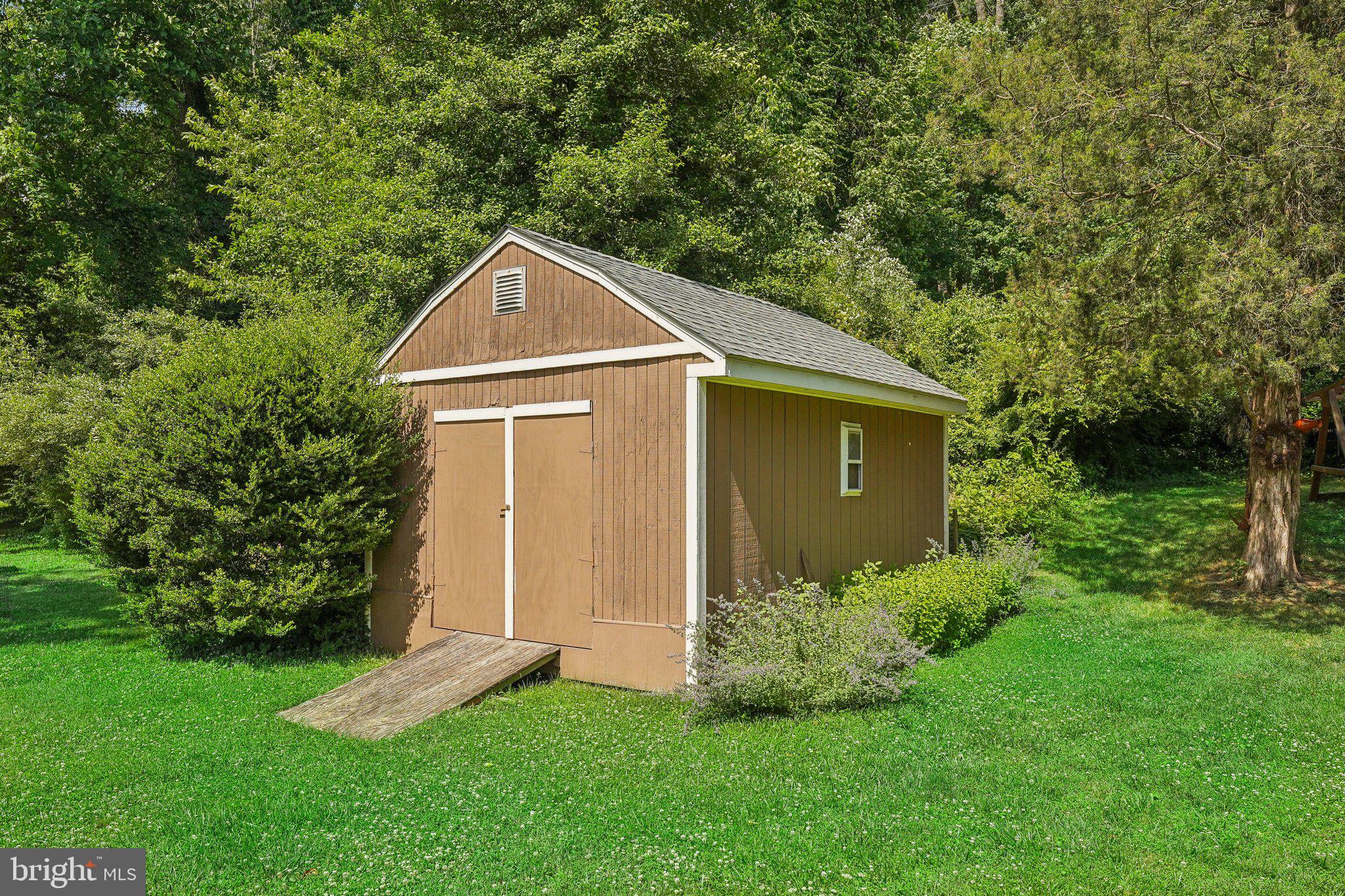 1130 River Road Ewing, NJ 08628 - Photo 41 of 53 Shed