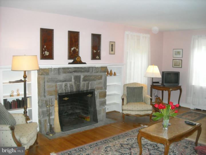 562 Manor Road Wynnewood, PA 19096 - Photo 4 of 13
