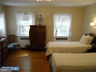 562 Manor Road Wynnewood, PA 19096 - Photo 9 of 13 Bedroom - Main